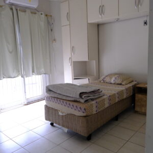 Suíte Família (1 Cama de Casal + 1 Cama de Solteiro)