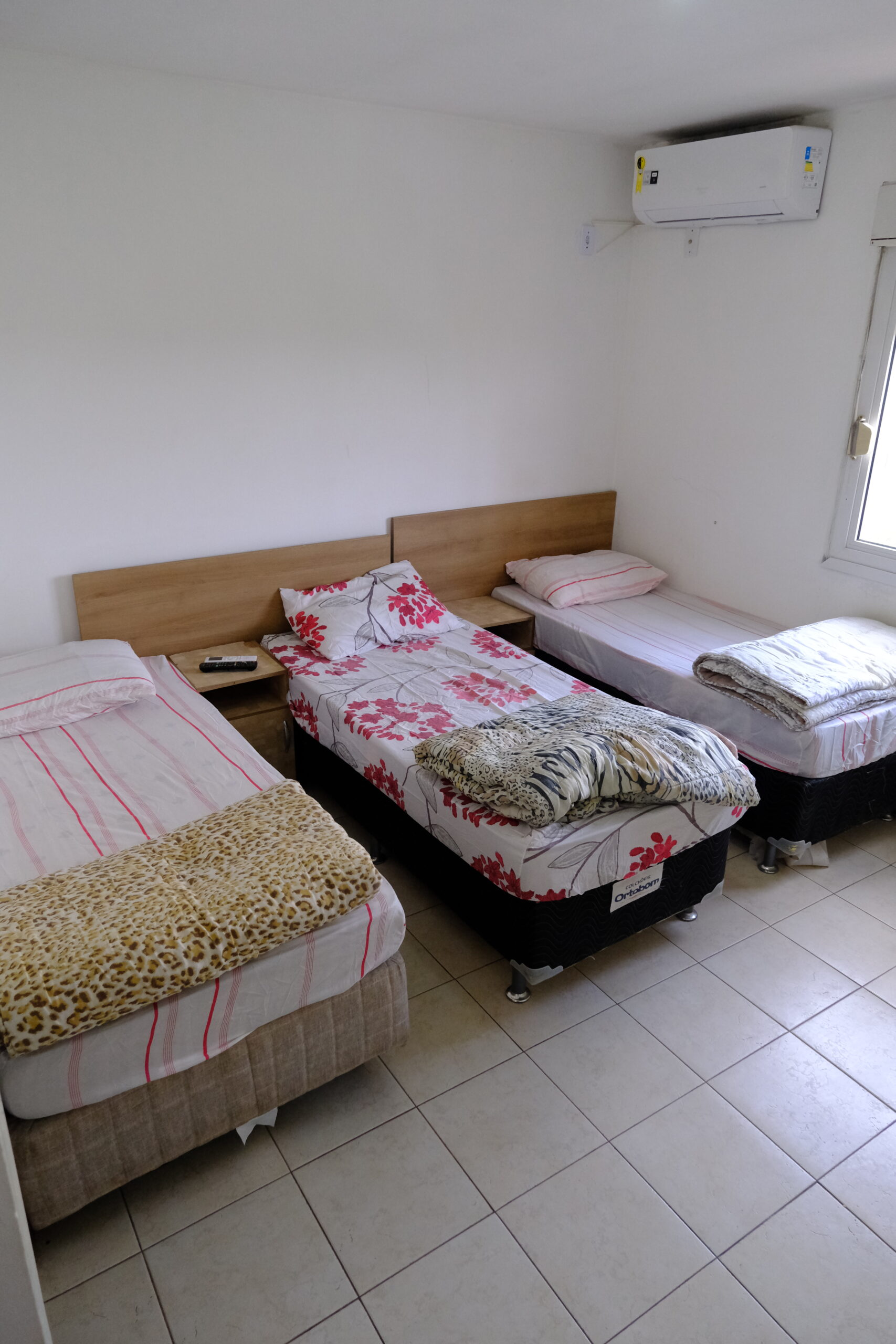 Suíte para 5 Pessoas (5 Camas de Solteiro)